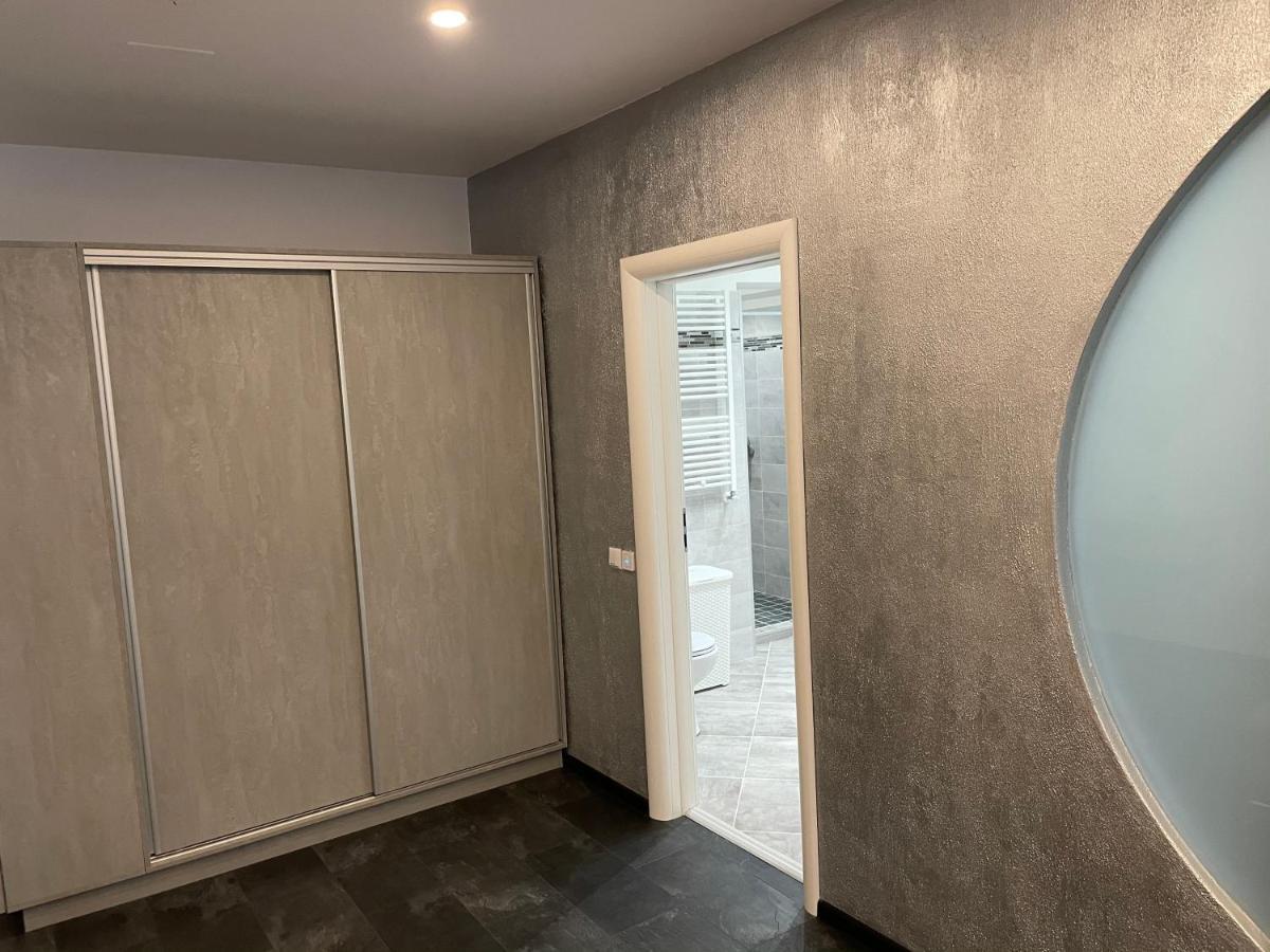 Fancy Westpark 2 Residence Lakeview W7 Bukarest Eksteriør billede