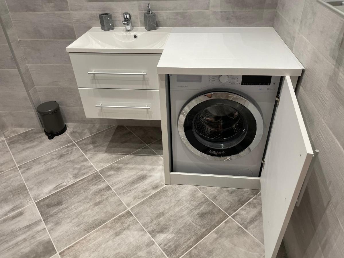Fancy Westpark 2 Residence Lakeview W7 Bukarest Eksteriør billede
